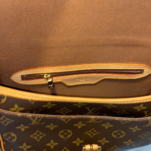 🔥Authentic 🔥Louis Vuitton Solange crossbody - Picture 5 of 11